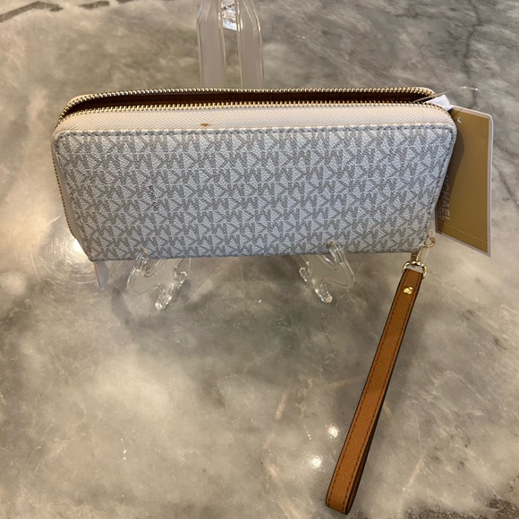 Michael Kors Large Continental Wallet - Picture 3 of 7